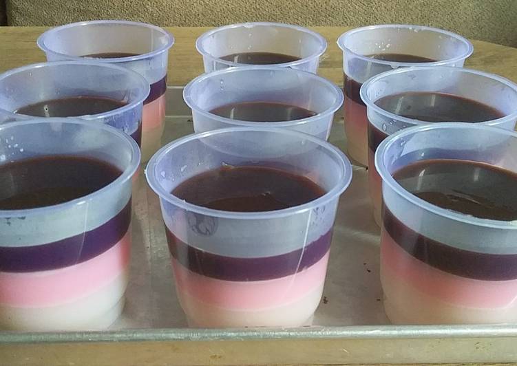 Puding Susu Coklat Stroberi