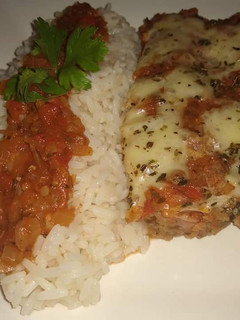 Una foto de Pan de carne individual relleno de jamón, salsa fileto y muzzarella