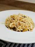 Plato italiano, espaguetis con la mollica