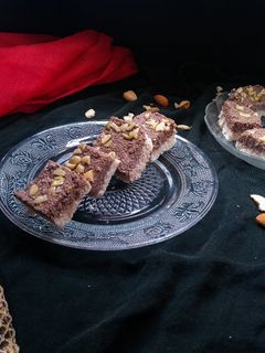 চকলেট লেয়ারড সন্দেশ(Chocolate Layered Sondesh recipe in bengali) রেসিপির প্রধান ছবি