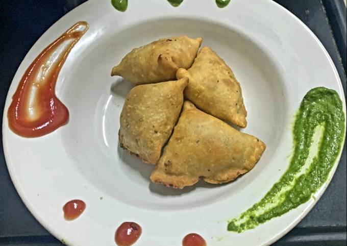 Broccoli Cheese Samosa