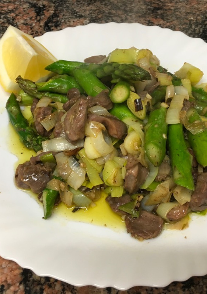 Una foto de Wok de mollejas con verduras