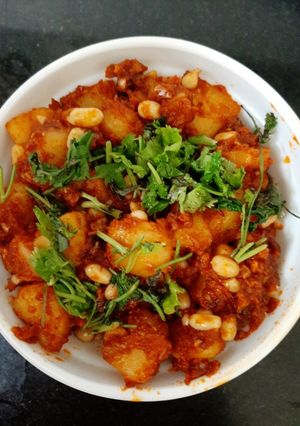 ભૂંગળા બટાકા (Bhungda bataka Recipe in Gujarati) રેસીપી મુખ્ય ફોટો