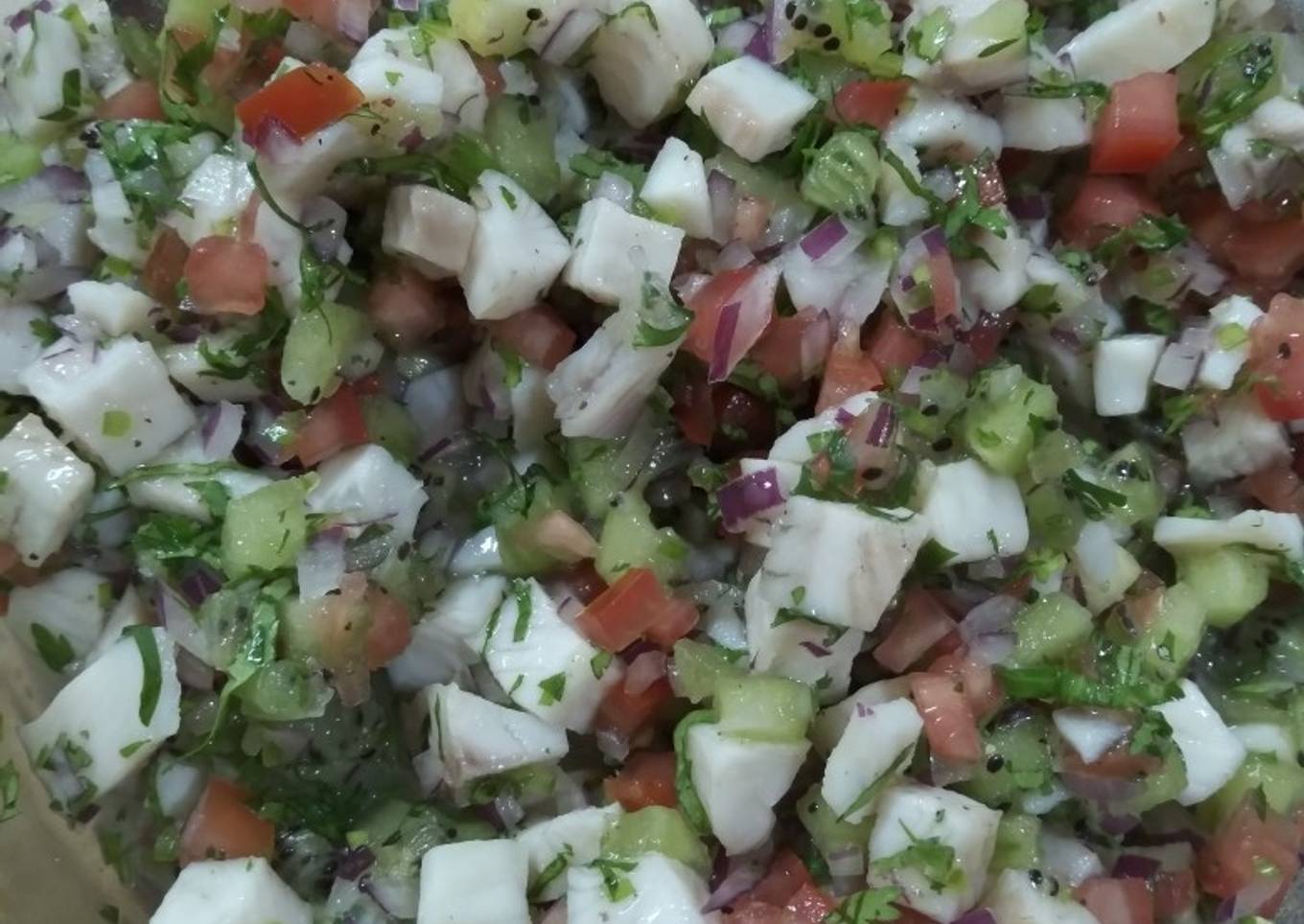 Ceviche de pescado con kiwi