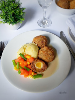 Foto resep Quail Scotch Egg with Gravy