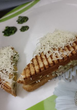 A picture of Cheese grilled sandwich.