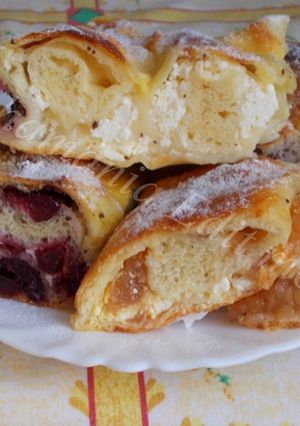 Kelt rétes, meggyes–mákos, túrós és almás recept fotója