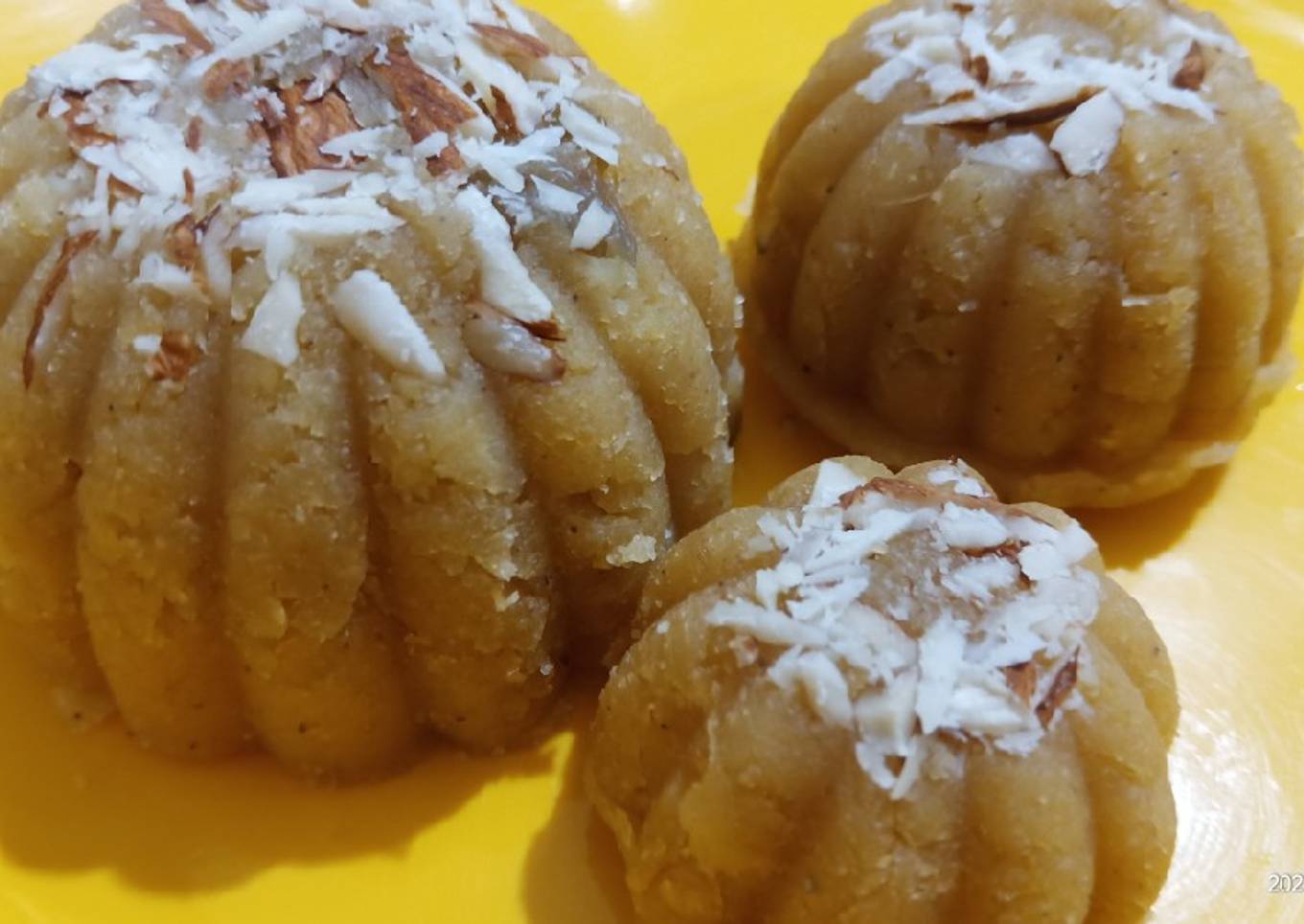 Besan Aur Badam ka delicious danedar Halwa indian dessert rec