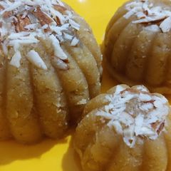 Besan Aur Badam ka delicious danedar Halwa indian dessert rec A picture of Besan Aur Badam ka delicious danedar Halwa indian dessert rec.