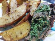 Una foto de filete relleno