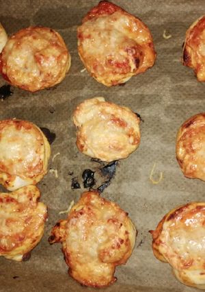 Pizzatekercs levelestésztából recept fotója