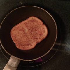 A picture of Bachelor's garlic bread.