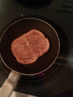 A picture of Bachelor's garlic bread.