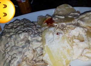 صورة لوصفة ستيك دجاج بالكريمة وصينية بطاطا بالجبنة