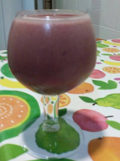 Una foto de Batido de cerezas con leche de nueces