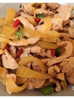 家常料理- 酸菜炒肉絲 的食譜成品照片