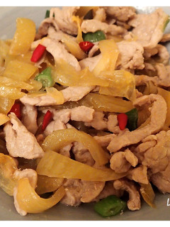 家常料理- 酸菜炒肉絲 的食譜成品照片