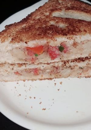 A picture of Tomato potato Sandwich.