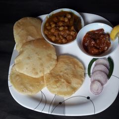 A picture of Bihari Chole with bhature.