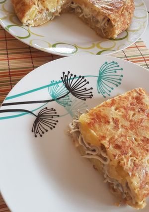 Foto principal de Tortilla rellena de gulas y alioli
