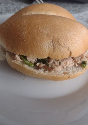 Una foto de Sándwich de atún