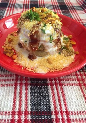 A picture of Potato tikki chaat.