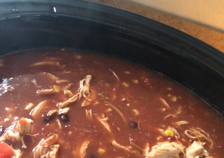 Slow Cooker Chicken Tortilla Soup