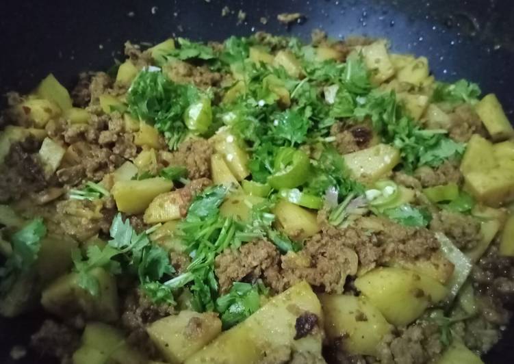 Step-by-Step Guide to Prepare Super Quick Homemade Title Aaloo qeema