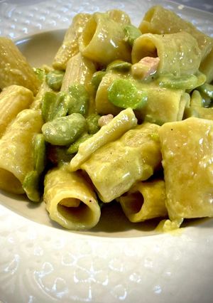 Foto di Mezze maniche al pesto di fave e pancetta