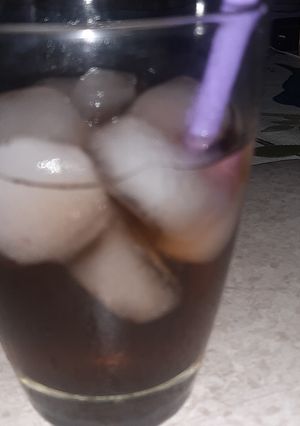 Una foto de Vodka granadina y menta