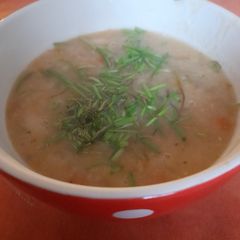 A picture of Cheap (vegan) white bean soup.