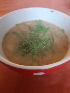 A picture of Cheap (vegan) white bean soup.
