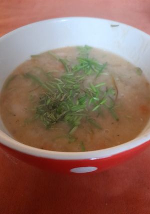 A picture of Cheap (vegan) white bean soup.