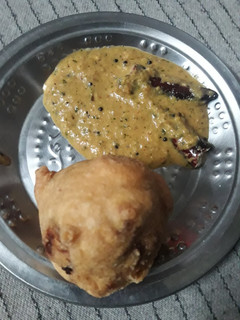 உருளைக்கிழங்கு போண்டா(potato bonda recipe in tamil) செய்முறை முக்கிய புகைப்படம்