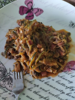 Una foto de Spaghetti de calabacín con champiñones y jamón