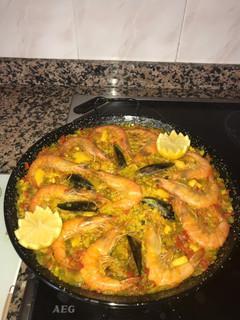 Una foto de Paella de marisco