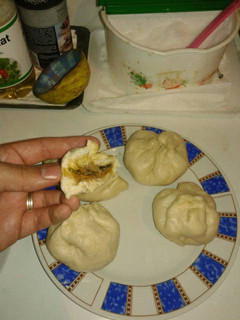 Una foto de Pan relleno de carne japonés