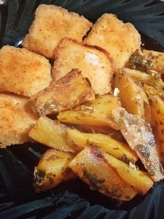 Una foto de Mini sanjacobos y patatas gajo caseras en adobillo