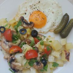 A picture of Potato mushroom salad.