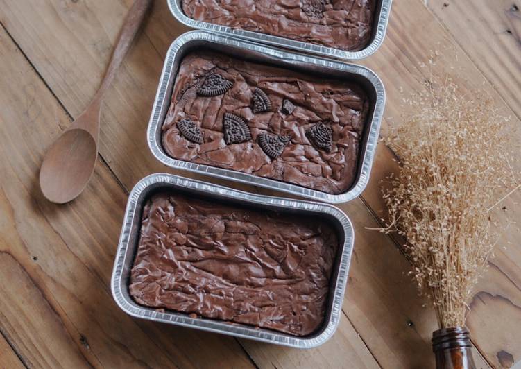 Langkah Mudah untuk Membuat Fudgy Brownies (Shiny and Crust), Enak Banget