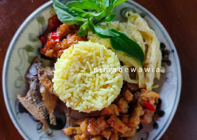 Nasi Kuning Komplit