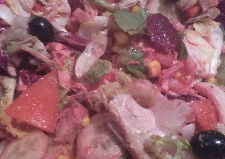 Ensalada completa de pollo con aromas de café