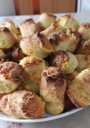 A legfinomabb sajtos, burgonyás, medvehagymás pogácsa recept fotója
