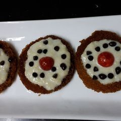 A picture of Shahi Tukda with choko chips.