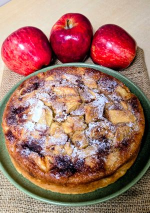 Una foto de Sharlotka: torta rusa de manzanas, económica, fácil, de temporada 🍏 🇷🇺 4 ingredientes básicos