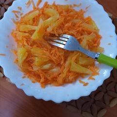 A picture of Carrot & Pineapple Salad.