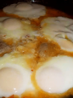 Una foto de Cerdo con verduras y huevos al vapor