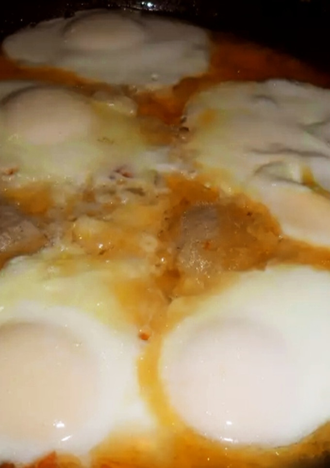 Una foto de Cerdo con verduras y huevos al vapor