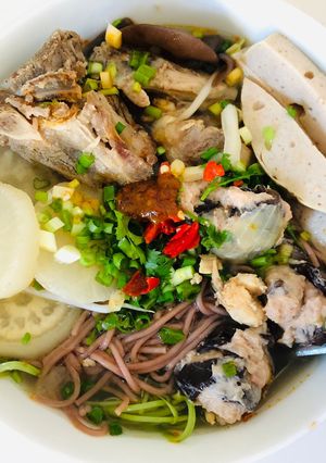Hình của món Bún lứt nấu mọc.