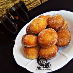 A picture of Mini sugar coated ring doughnut.